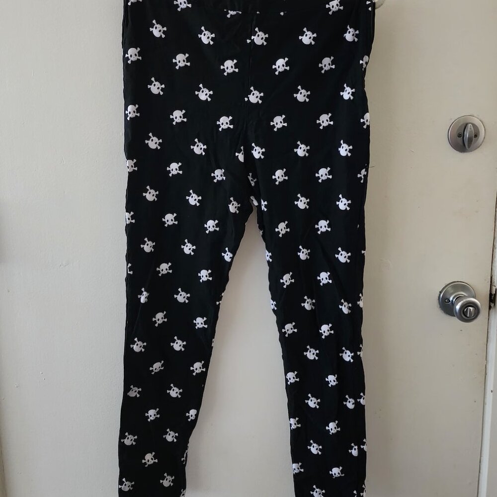 Skull and Cross bone Rizzo Cigarette pants from Unique Vintage, EUC. Sz 10-12